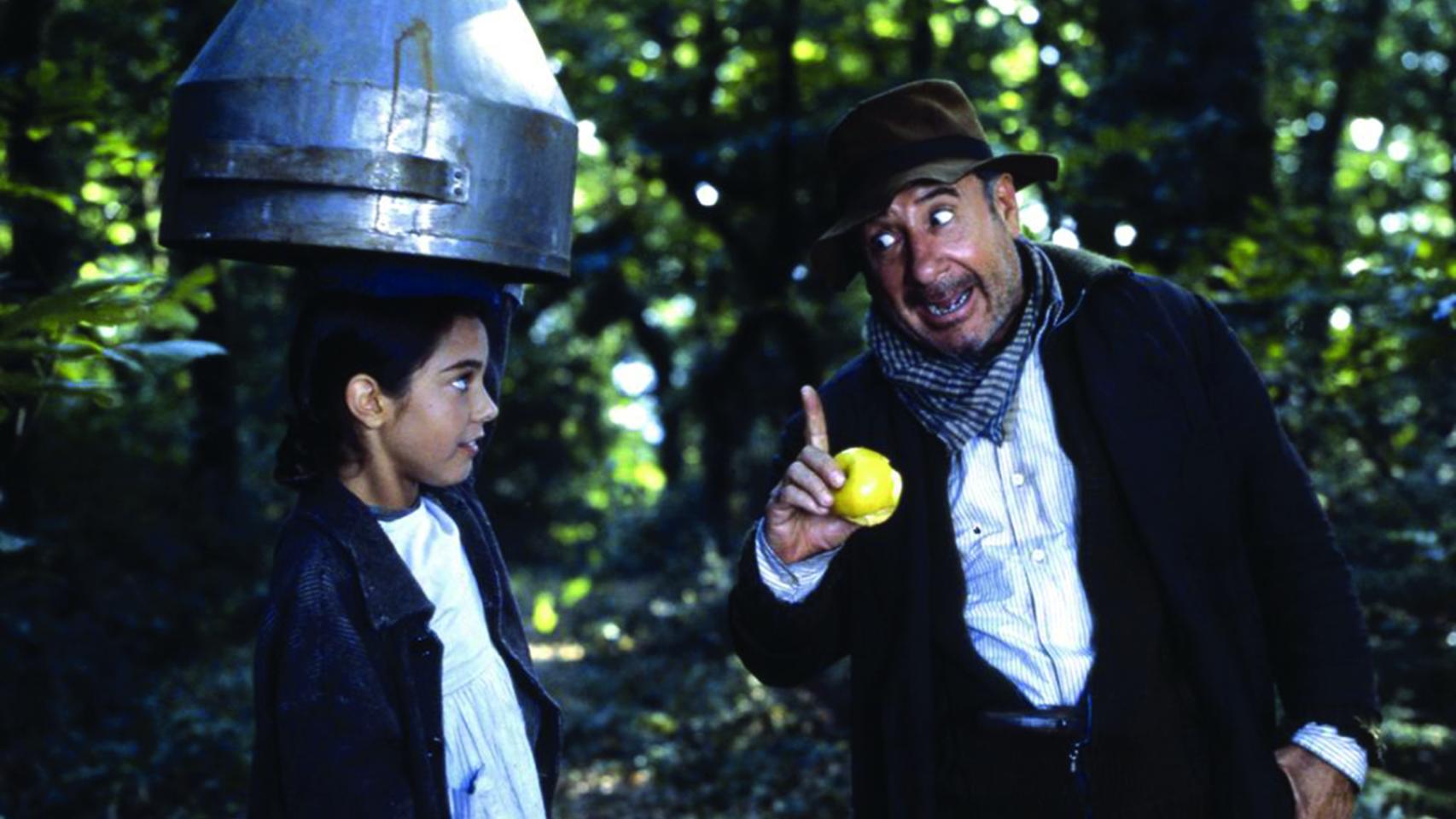 Alfredo Landa y Laura Cisneros en un momento de 'El bosque animado' (1987), de José Luis Cuerda