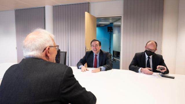 Josep Borrell, durante su reunión con José Manuel Albares este jueves en Bruselas
