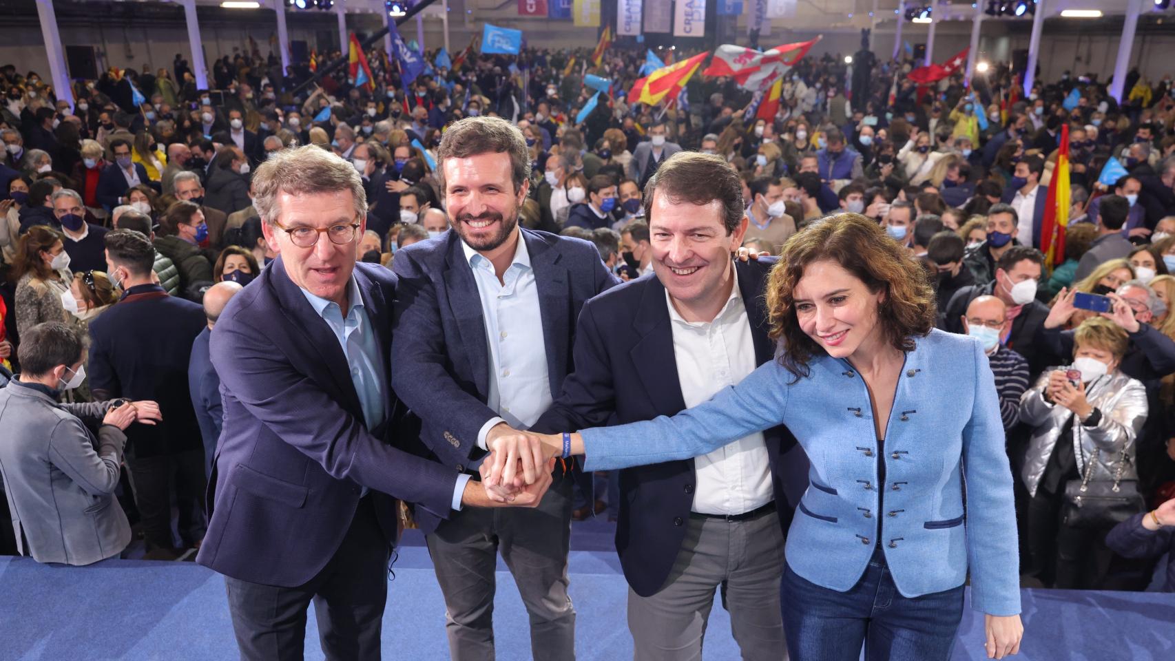 Ayuso pide el voto para Mañueco para votar “por la democracia y no por el comunismo”