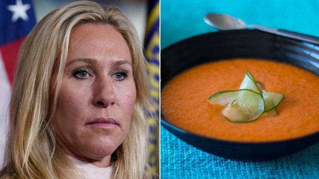 Taylor Greene en un fotomontaje junto a un plato de gazpacho.