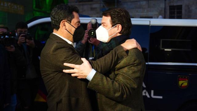 El presidente de la Junta, Juanma Moreno, y el de Castilla y León, Alfonso Fernández Mañueco.