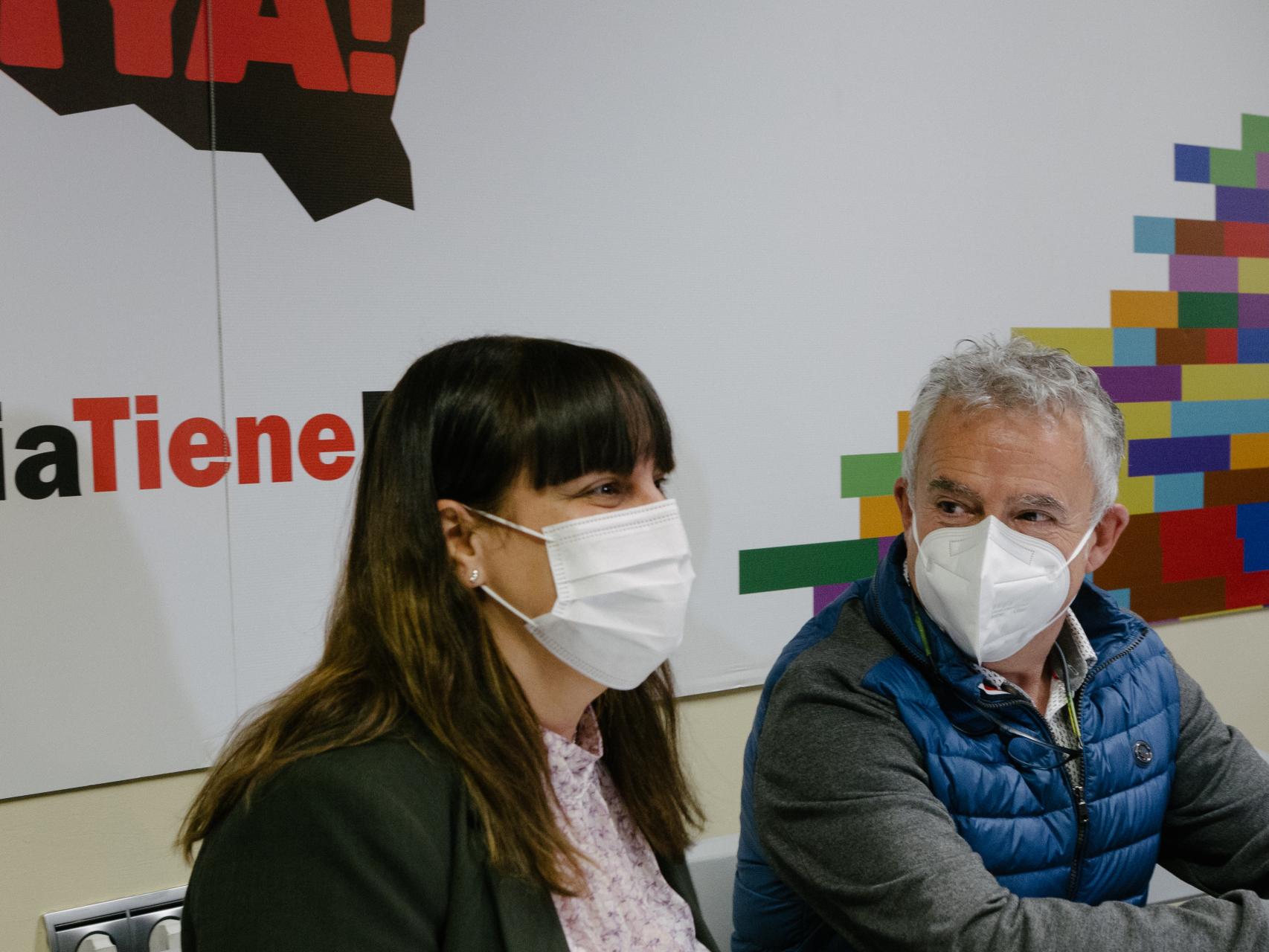 Angel Ceña junto a Vanessa García durante una rueda de prensa