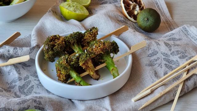 Brócoli frito con kimchi; con esta receta todos comerán brócoli felices