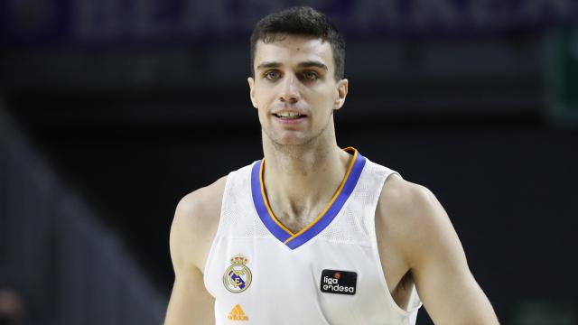 Carlos Alocén durante un partido con el Real Madrid