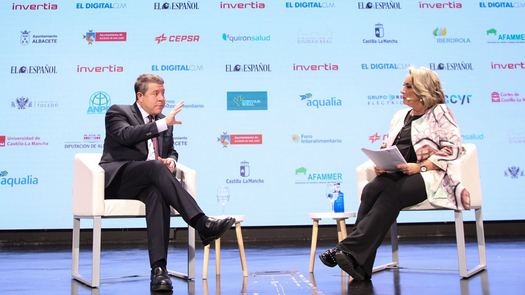 Emiliano García-Page y Esther Esteban durante la mesa redonda 'Presidentes autonómicos: 40 años del Estatuto de Autonomía'.