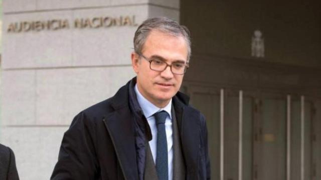 Eduardo Arbizu, este lunes en la entrada de la Audiencia Nacional./