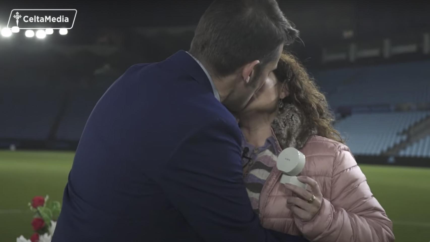 Una pedida de mano en Balaídos.