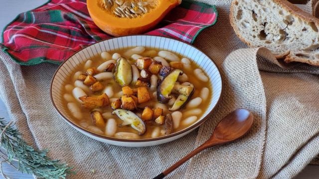 Alubias con verduras, un plato vegano lleno de sabor para disfrutar de las legumbres