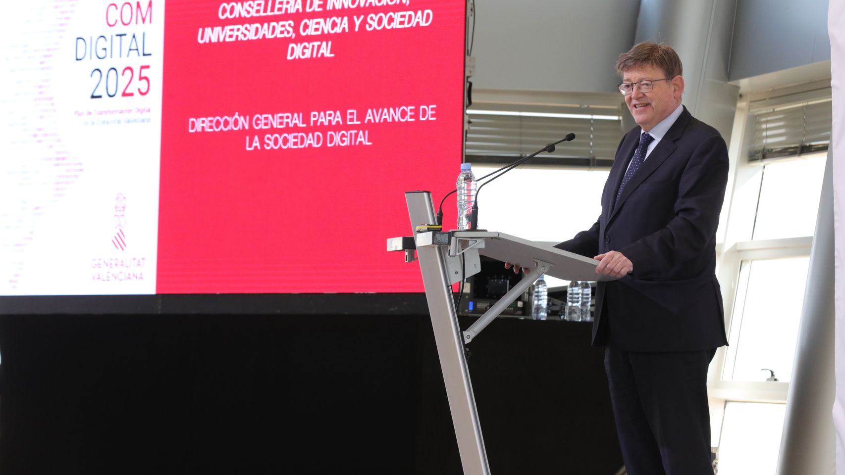 El presidente de la Generalitat, Ximo Puig, durante sus anuncios en materia digital.