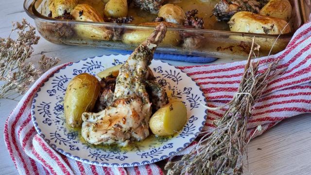 Conejo asado a las finas hierbas, una receta con un secreto especial