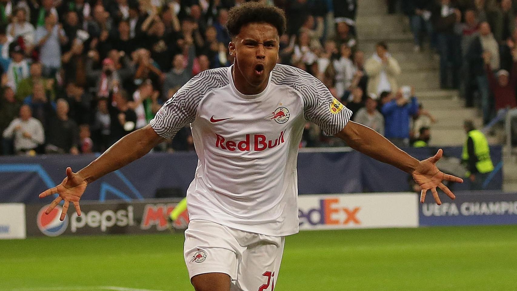 Karim Adeyemi, en un partido del Red Bull Salzburgo de la temporada 2021/2022