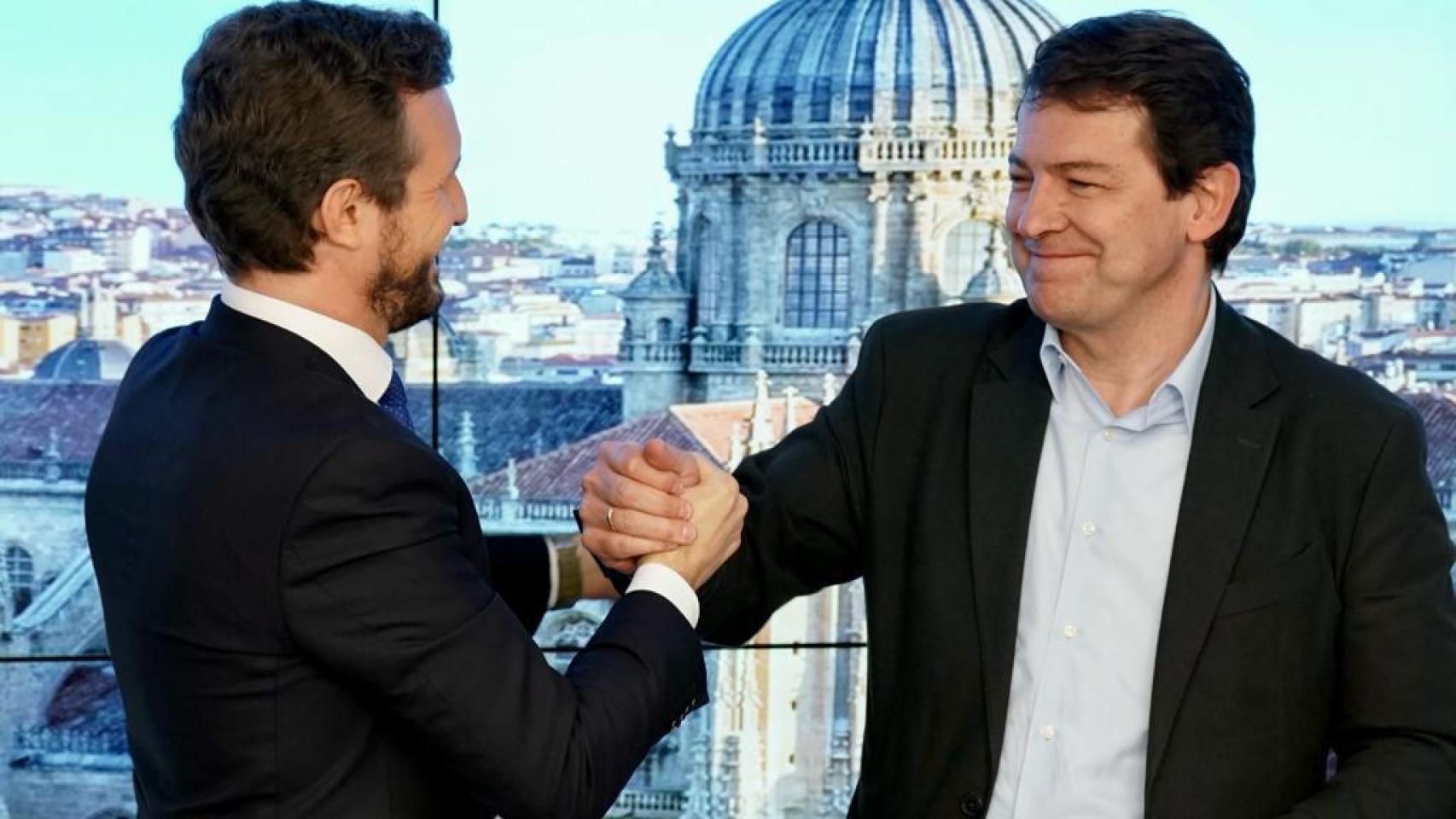 Pablo Casado y Alfonso Fernández Mañueco, este martes en la sede nacional del PP.