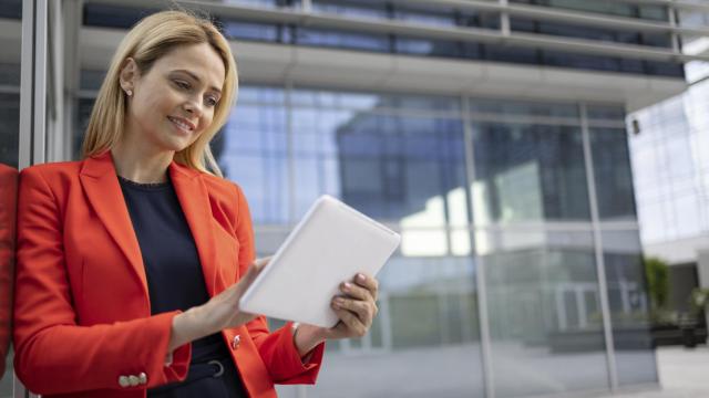 Prendas de color rojo: ideales para jefas y personas que buscan llamar la atención