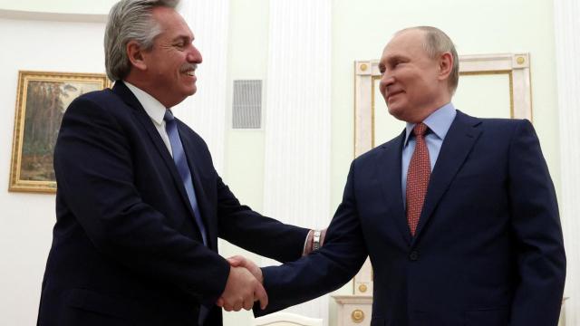 El presidente de Argentina, Alberto Fernández, y su homólogo ruso, Vladimir Putin, durante el encuentro que ambos mantuvieron el pasado 3 de febrero.