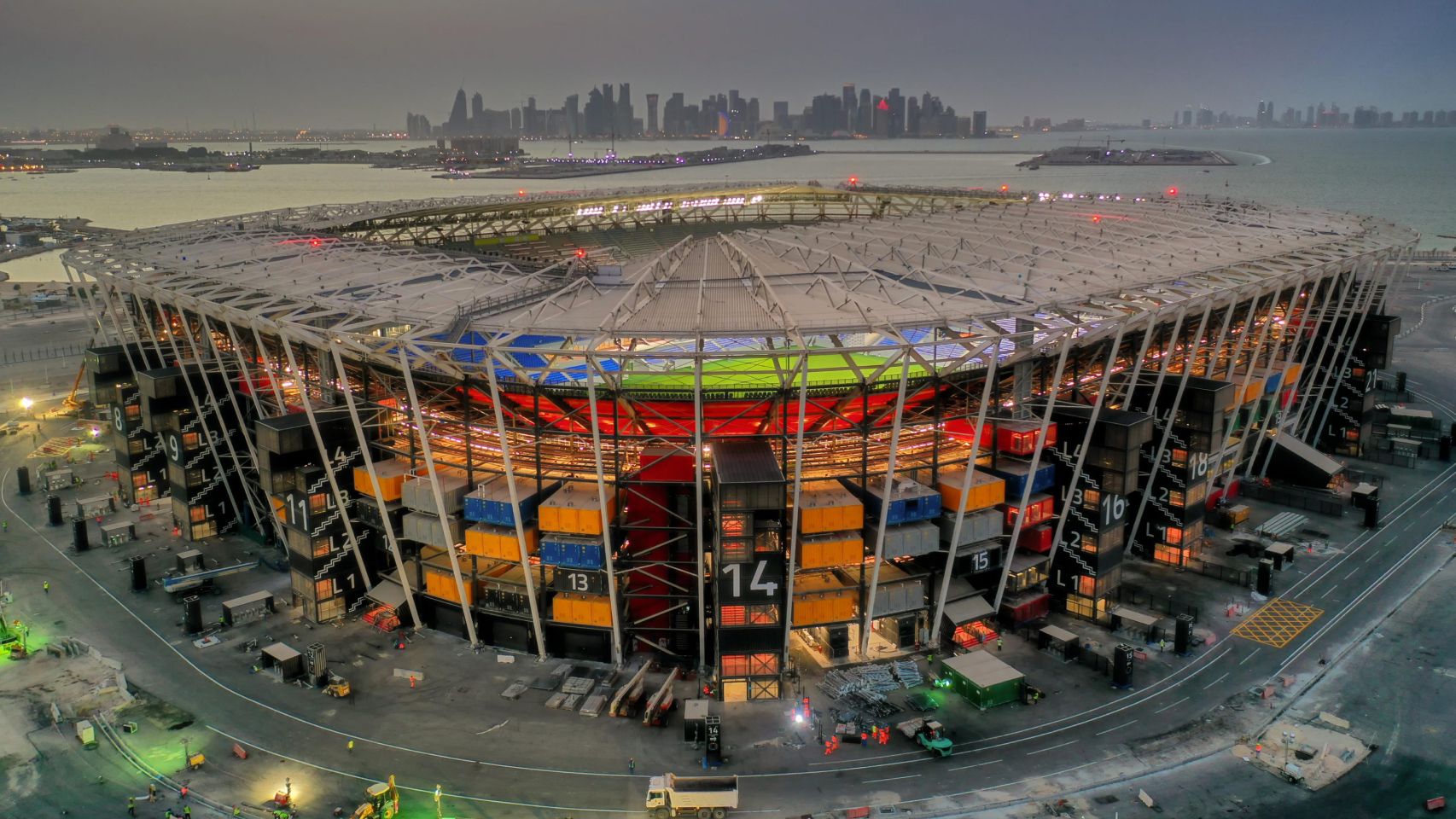 974 Stadium, un estadio desmontable hecho con contenedores.