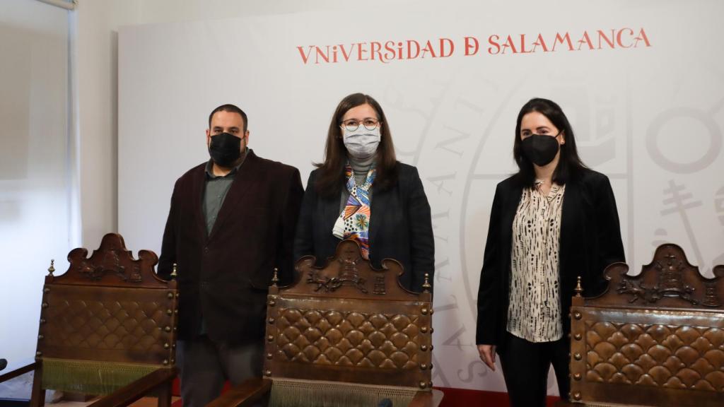 Juan Pablo Hernández Ramos, coordinador de Formación e Innovación Docente; M.ª José Rodríguez Conde, vicerrectora de Calidad y Enseñanza de Grado; y Susana Olmos Migueláñez, directora del Instituto de Ciencias de la Educación