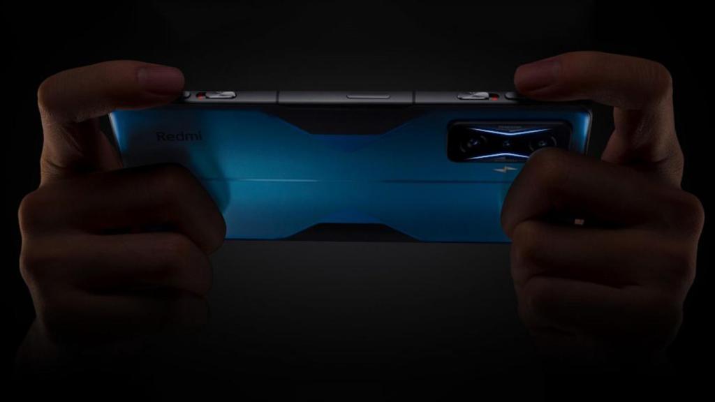 Redmi K50 Gaming en mano