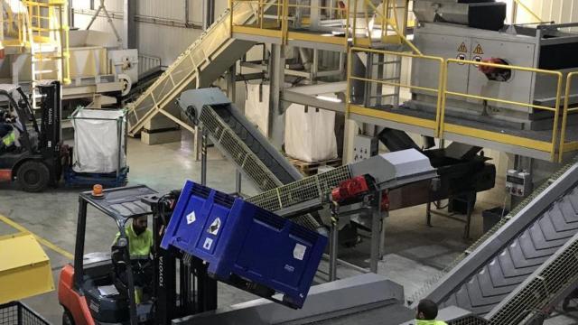 Imagen de una planta de reciclaje de productos electrónicos de Ilunion.
