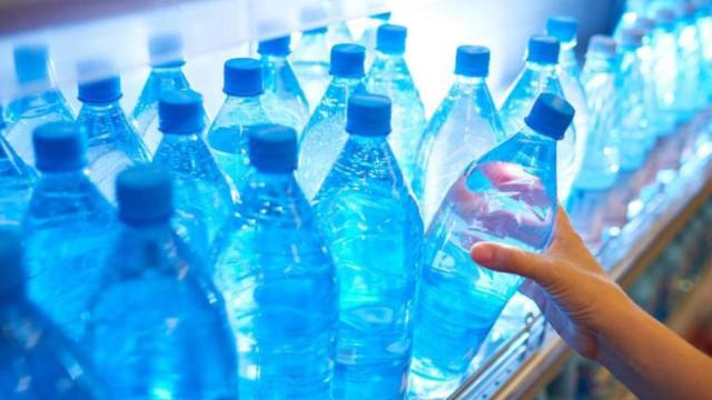 Los bidones para bicicleta son un ejemplo de botella de plástico reutilizable.