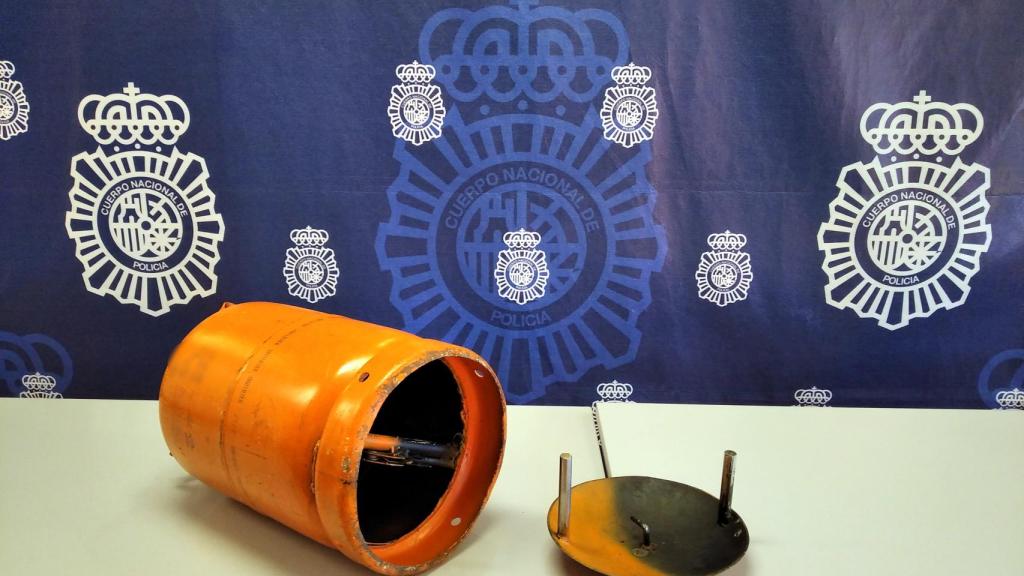La bombona incautada, en dependencias policiales.