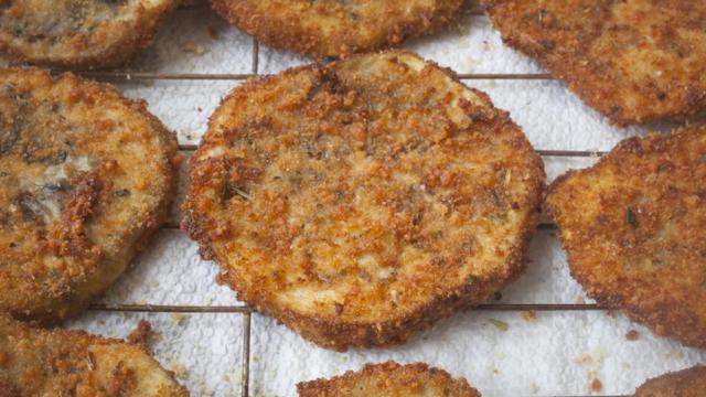 Receta de berenjenas empanadas.