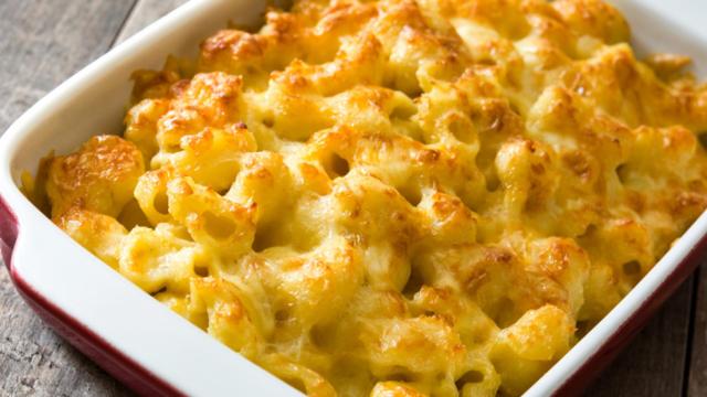 Receta de macarrones con queso al estilo americano.