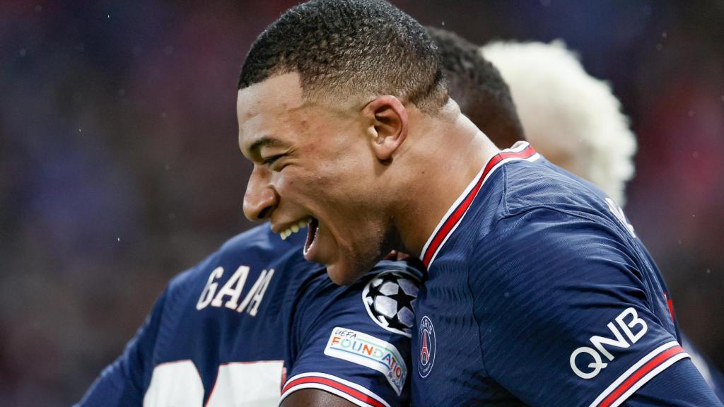 Kylian Mbappé celebra un gol del PSG en la Champions League 2021/2022