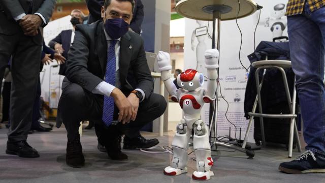 El presidente de la Junta de Andalucía, Juanma Moreno, en el Foro Transfiere en Málaga.