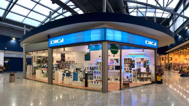 Tienda del operador de telecomunicaciones Digi en un centro comercial