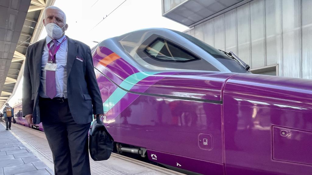 Miguel Crevilent, el maquinista del primer Avlo a Valencia.