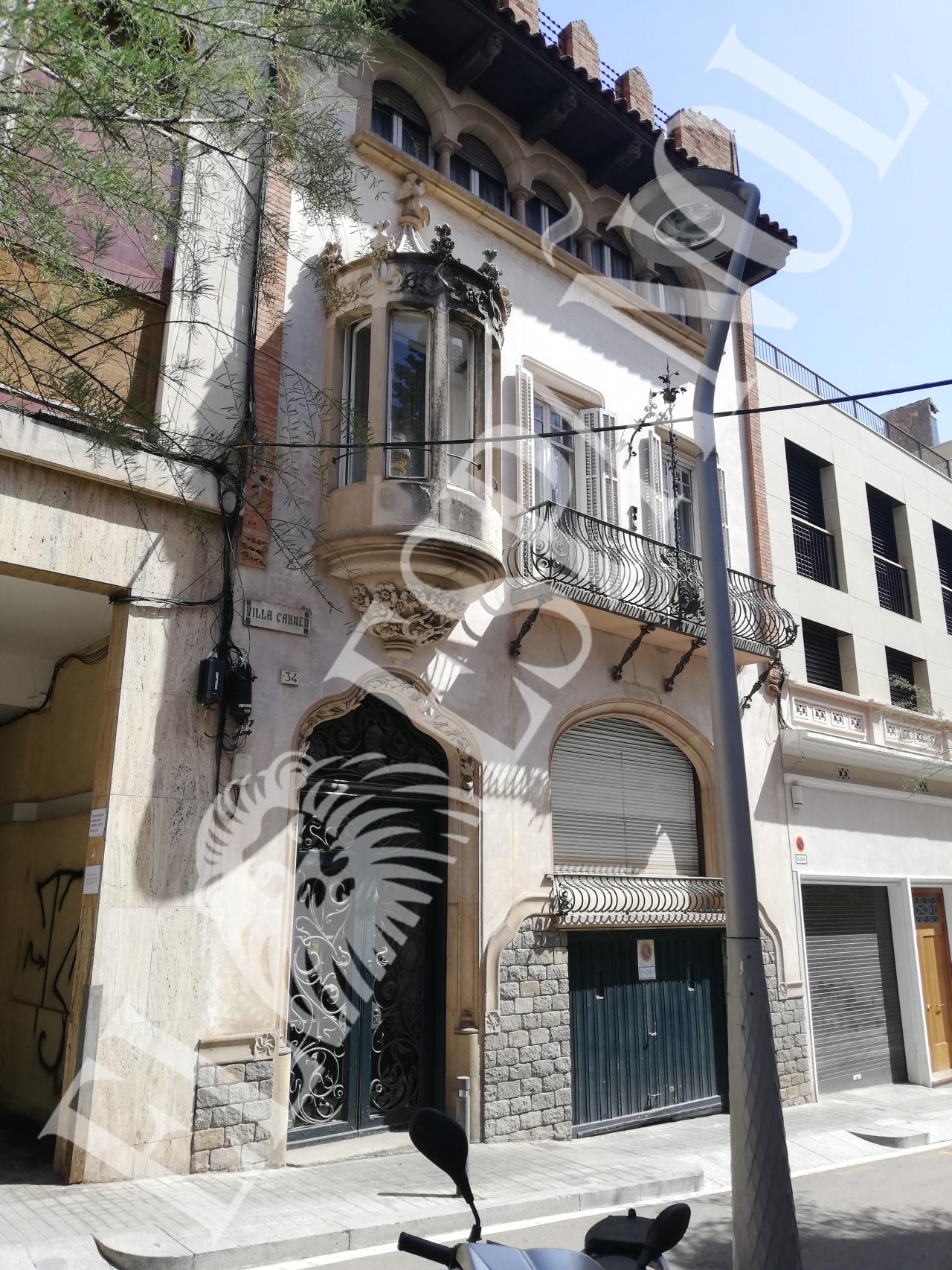 La casa cuenta con 621 metros cuadros y está en una de las calles más caras de Barcelona.