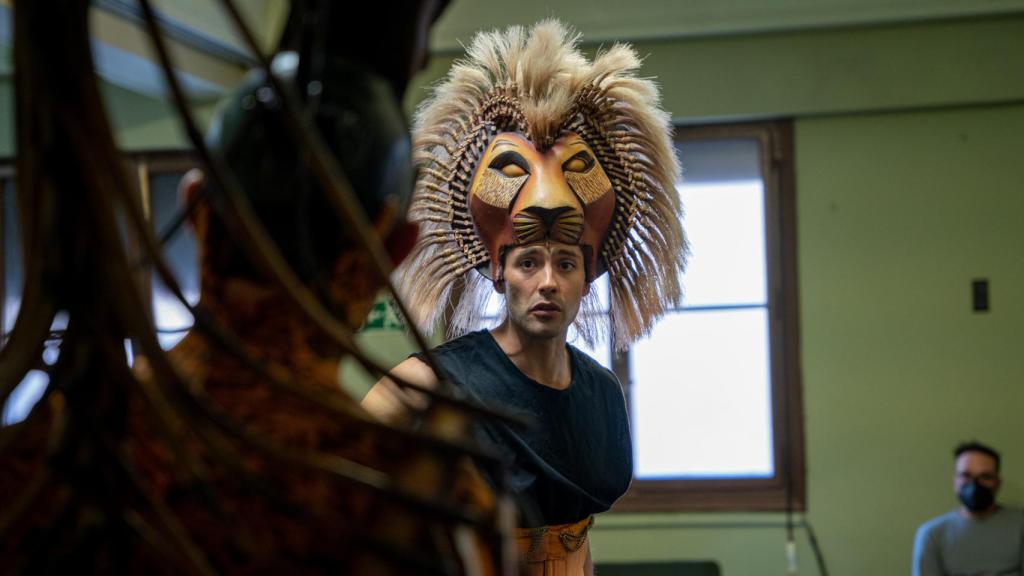 Michel Jáuregui, actor 'cover' de Simba, el personaje protagonista del musical 'El Rey León'.