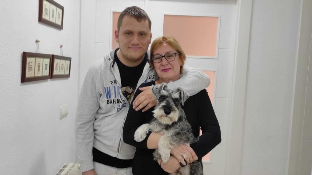 Pablo con su madre Inmaculada, en una imagen tomada este jueves.