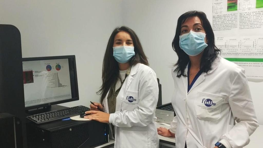 Ana B. Crujeiras (derecha) y Andrea G. Izquierdo, autoras principales de la investigación