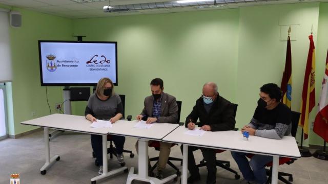 Firma del convenio con el centro de estudios benaventanos Ledo del Pozo