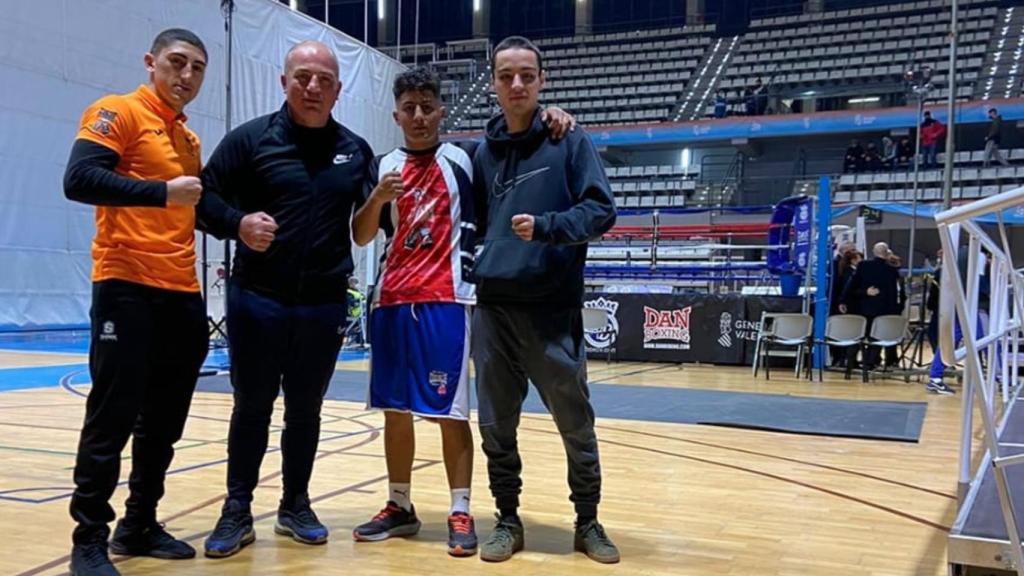Héctor González, de rojo, antes de la velada en la que perdió la vida