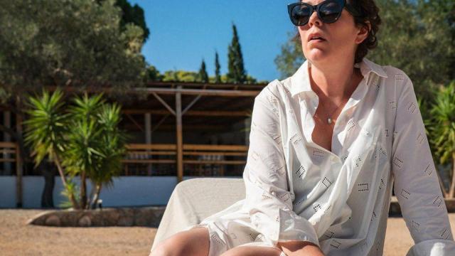 Olivia Colman protagoniza 'La hija oscura', adaptación de la novela de Elena Ferrante