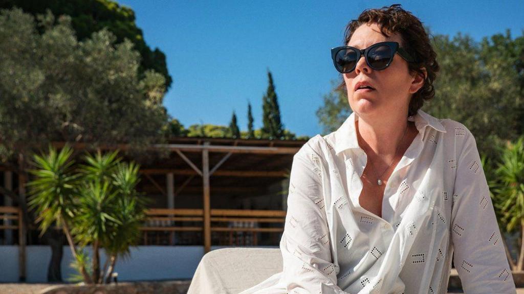 Olivia Colman protagoniza 'La hija oscura', adaptación de la novela de Elena Ferrante.