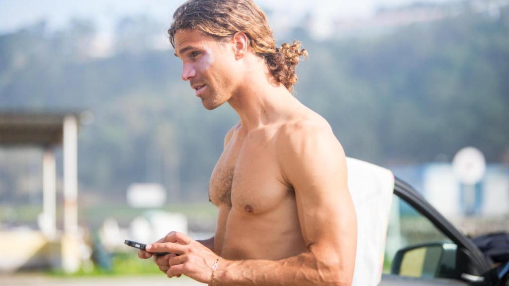 El surfista portugués Alex Botelho