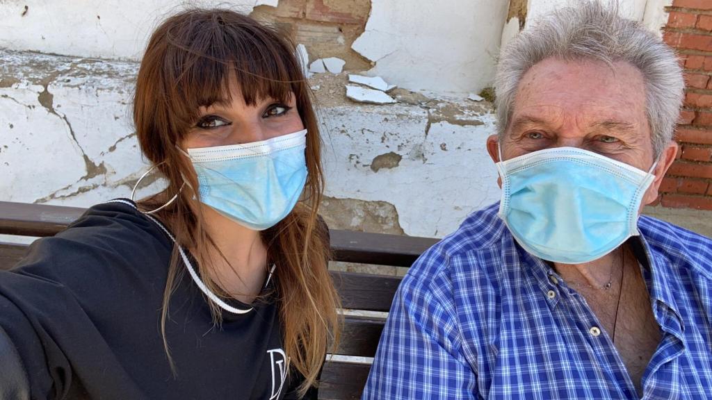 María y Cristóbal Rozalén en una imagen publicada por la cantante en redes sociales en 2020.