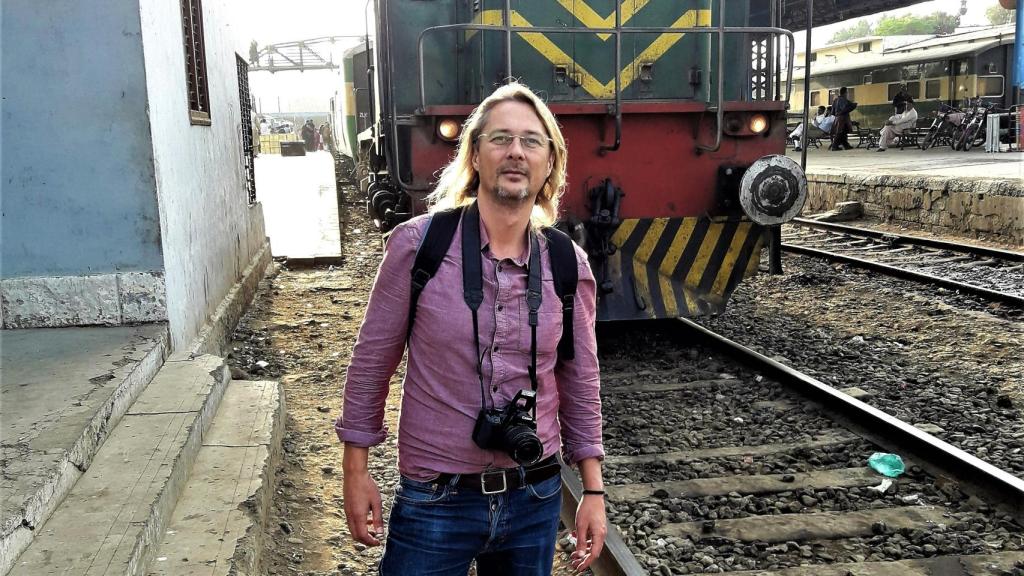 Eduardo del Campo, periodista de EL ESPAÑOL | Porfolio, en Karachi (Pakistán) en 2018.