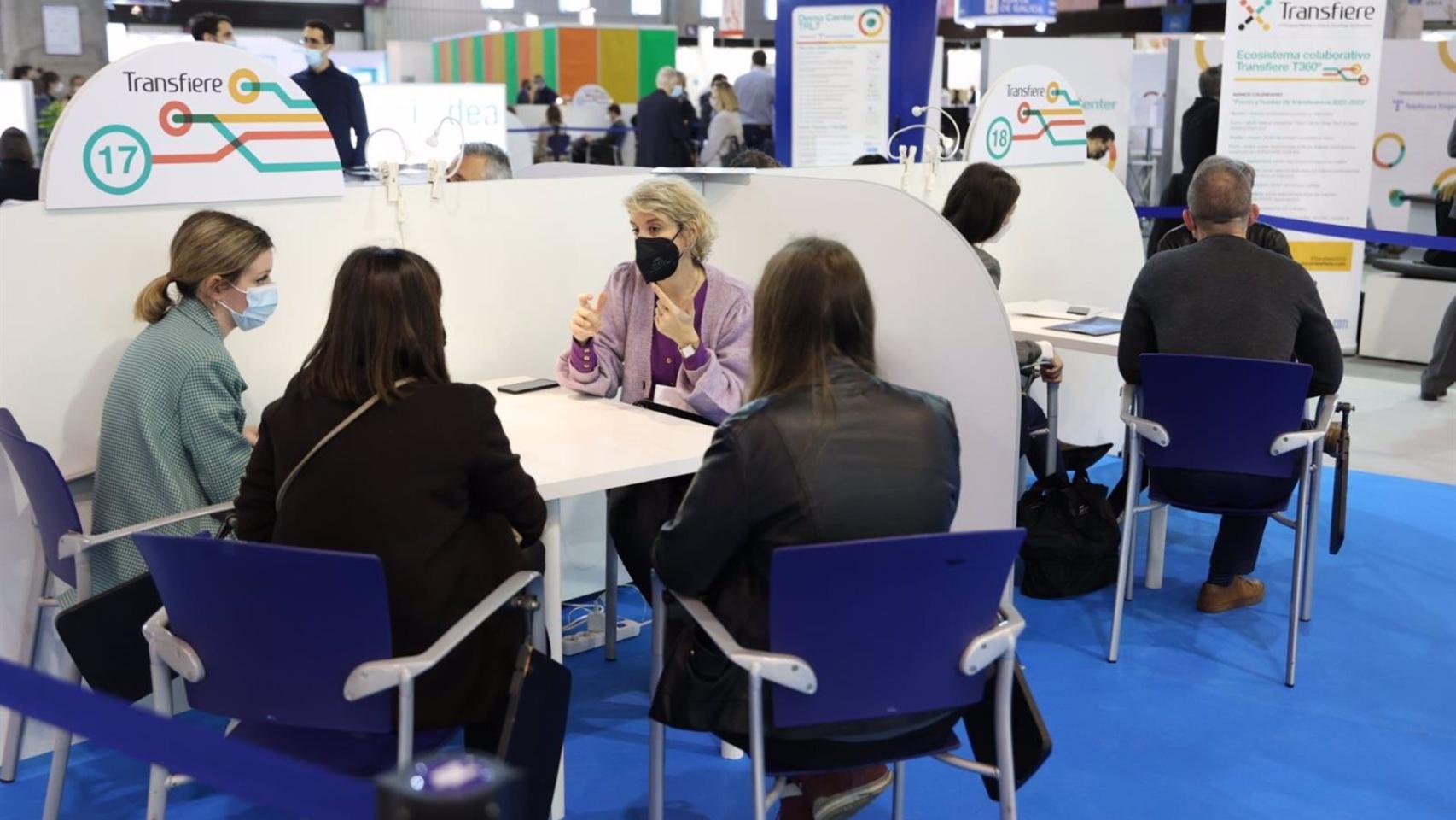 Networking en el foro Transfiere 2022.