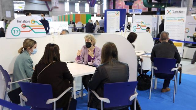 Networking en el foro Transfiere 2022.