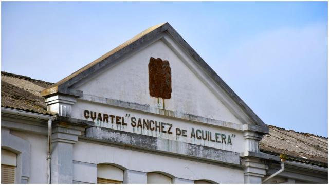 Fachada del acuartelamiento Sánchez Aguilera.