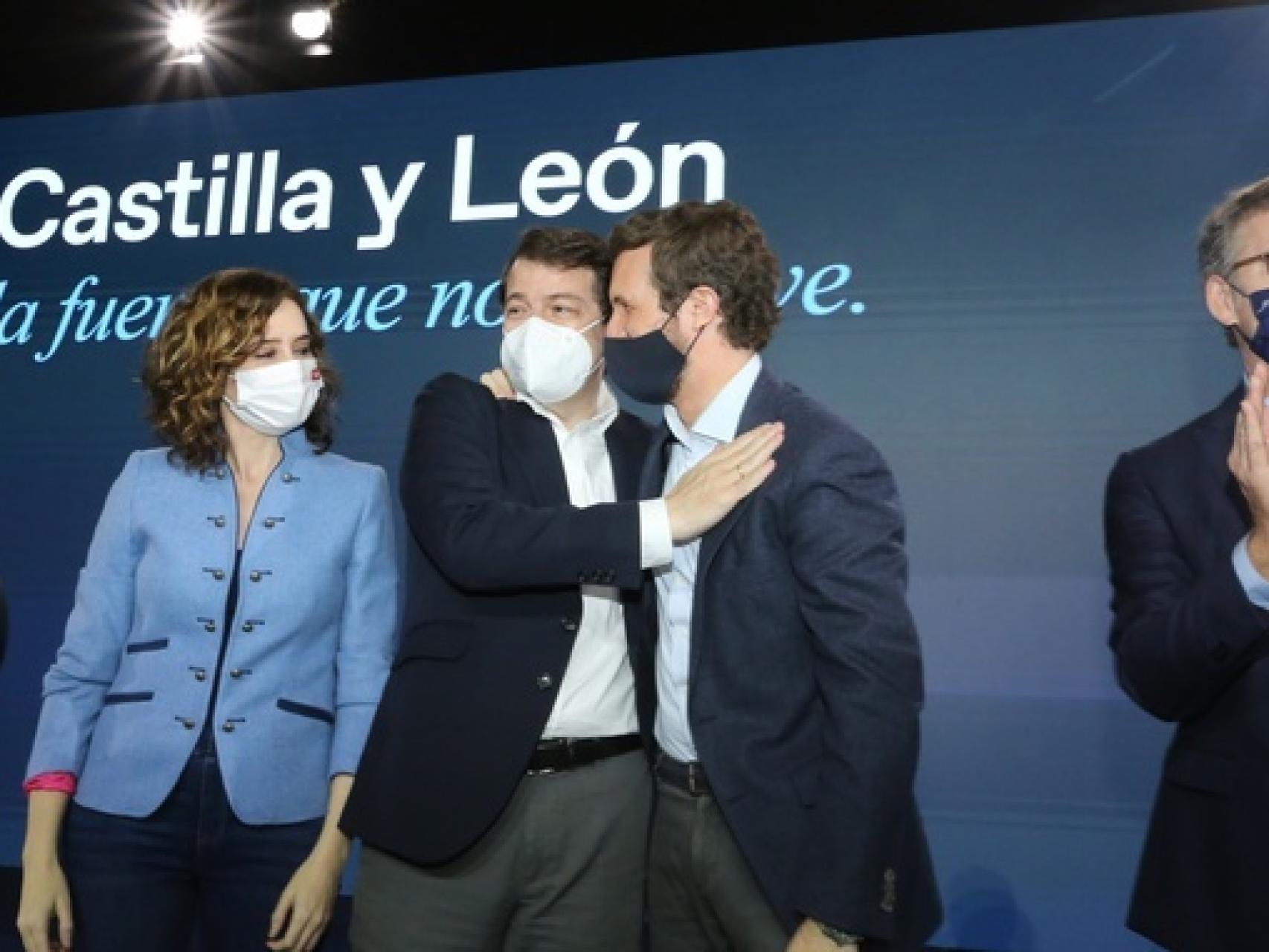 Isabel Díaz Ayuso, Alfonso Fernández Mañueco y Pablo Casado durante el cierre de campaña en Castilla y León.