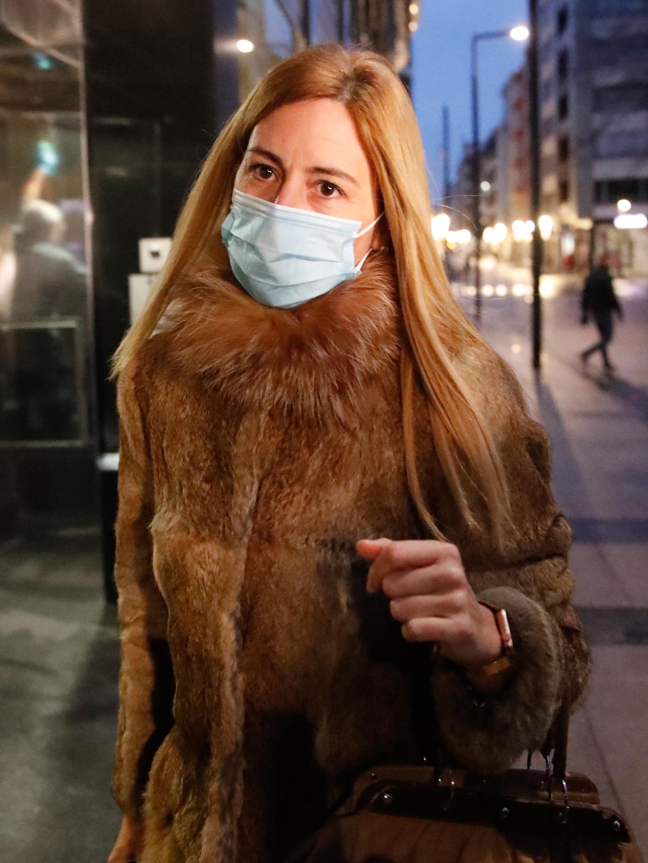 Ainhoa Armentia llegando a su puesto de trabajo tras la publicación de sus fotografías junto al exduque de Palma.