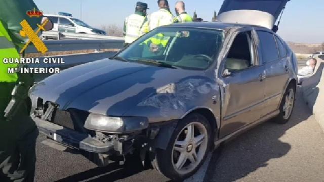 El coche que han utilizado los atracadores tratando de huir.