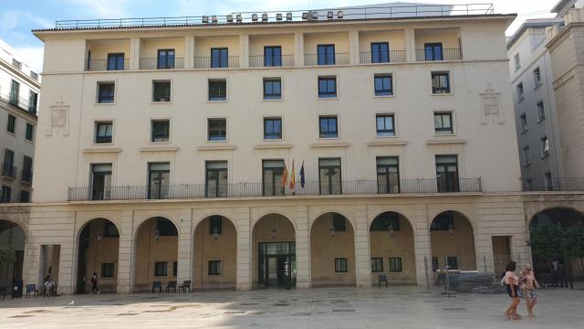 La Audiencia de Alicante condena a la administradora de un club de alterne en Petrer.