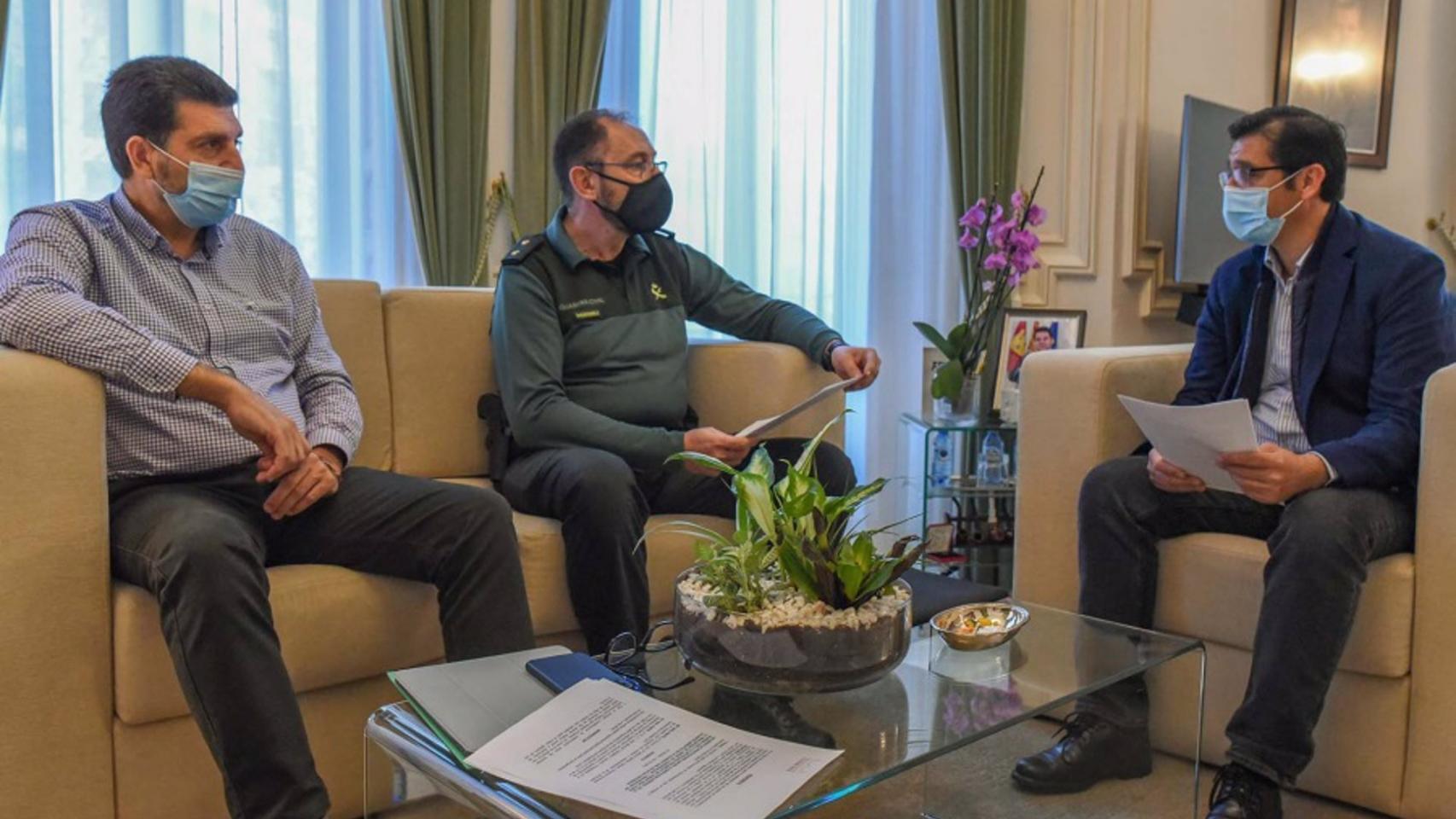 Reunión entre José Manuel Caballero, presidente de la Diputación de Ciudad Real, y José Antonio Valle, teniente coronel jefe la Comandancia de la Guardia Civil de Ciudad Real. Foto: Diputación de Ciudad Real