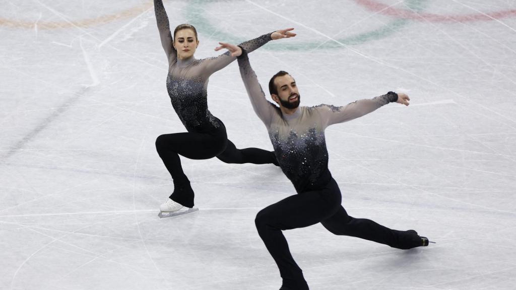 Timothy LeDuc, junto a Ashley Cain-Gribble.